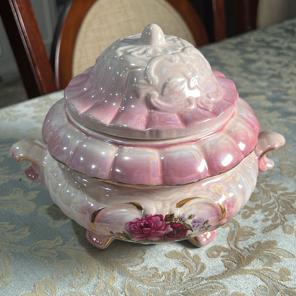 Beautiful iridecente pink cerámica jewerly